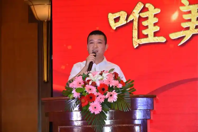 (商会副会长邓志荣致辞)