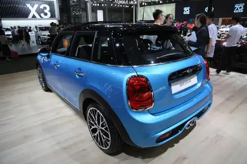 宝马mini cooper s五门版,28万级别精品车实拍!