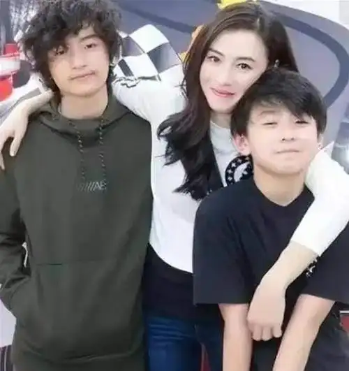 谢贤|记者|金曲奖|华语音乐|王菲谢霆锋_网易订阅