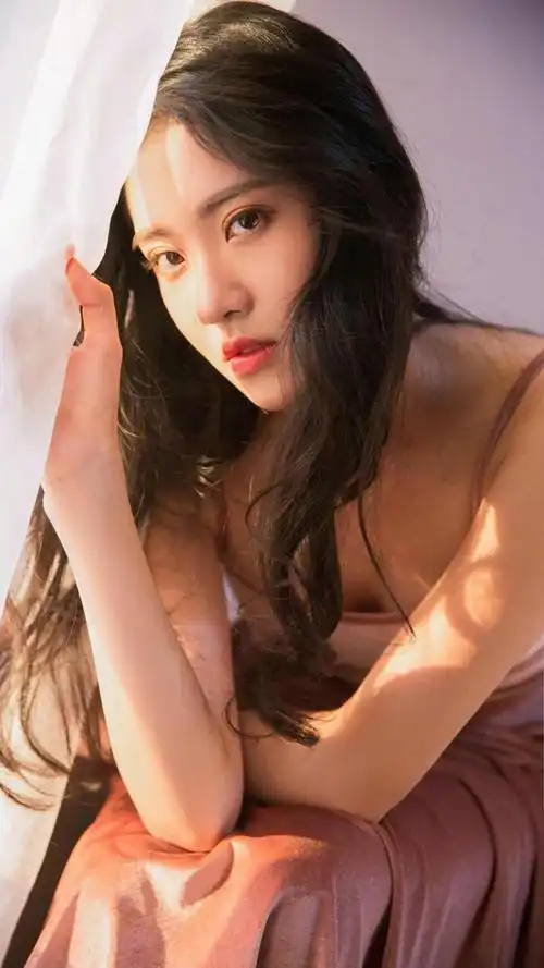 性感迷人气质美女香肩诱惑写真