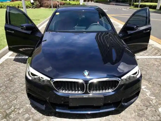 求宝马5系炭黑色实拍图,好看吗