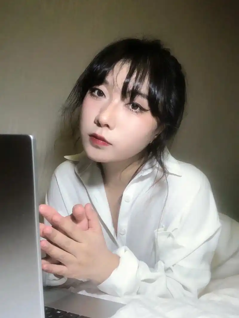 宅家自拍.人生风雪缤纷 爱只是其中一个季节…#分享照片 #生 - 抖音