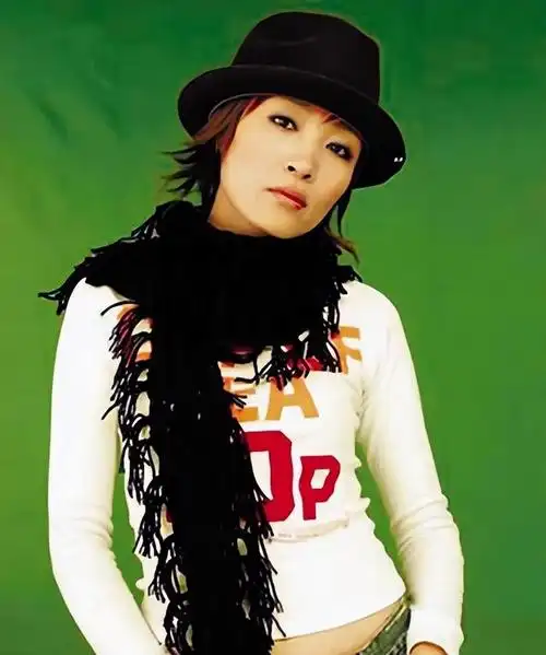 歌后陈琳:两段婚姻却对爱情失望,39岁选择轻生,成母亲余生之痛