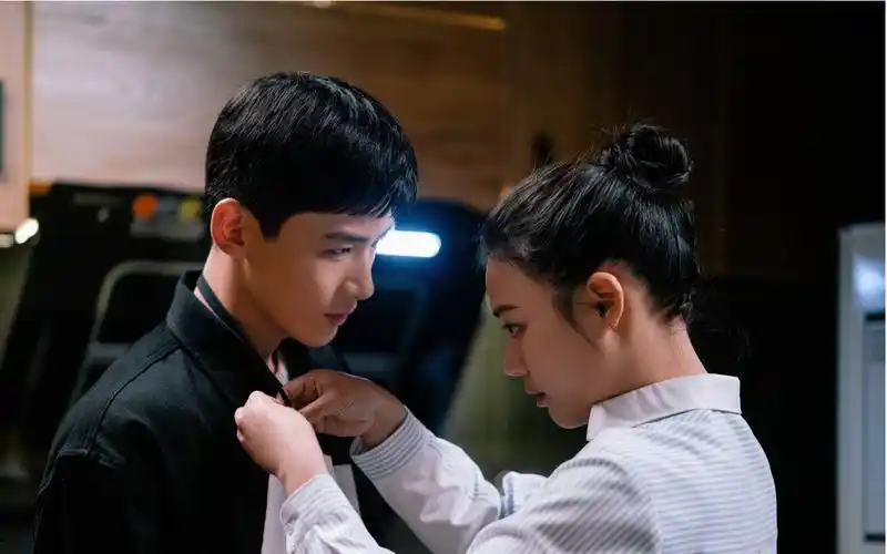 白敬亭马思纯暧昧时的每一次对视都是无法克制的试探与心动卡壳夫妇