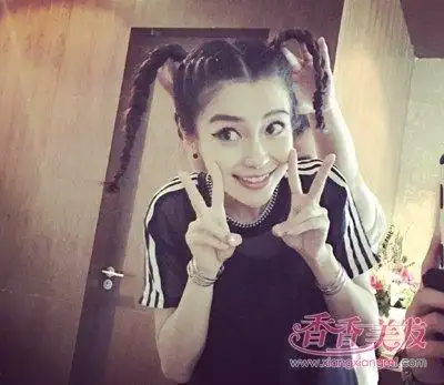 赵薇双马尾好减龄 看明星的双马尾怎样扎不俗气