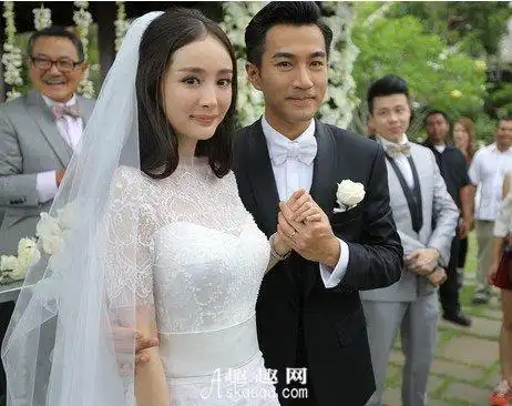 刘恺威杨幂结婚照