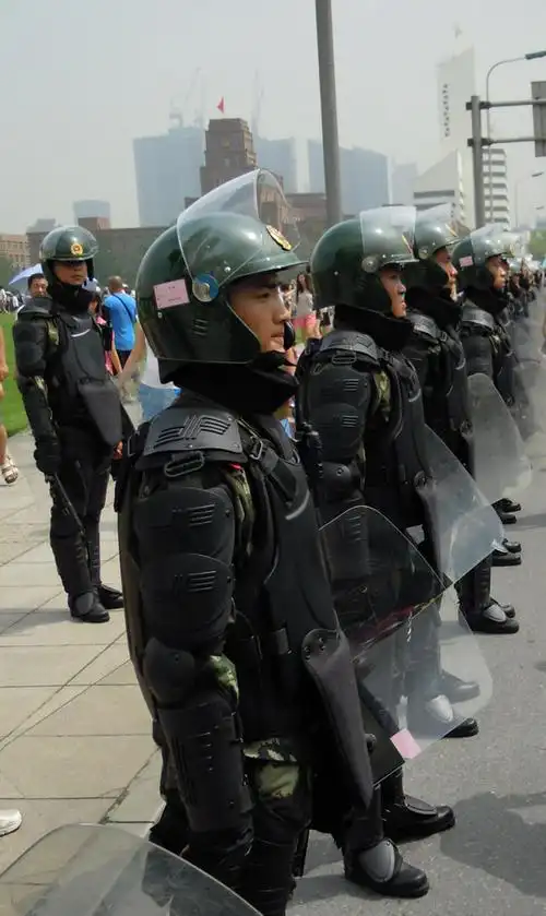 大连防暴警察亮相