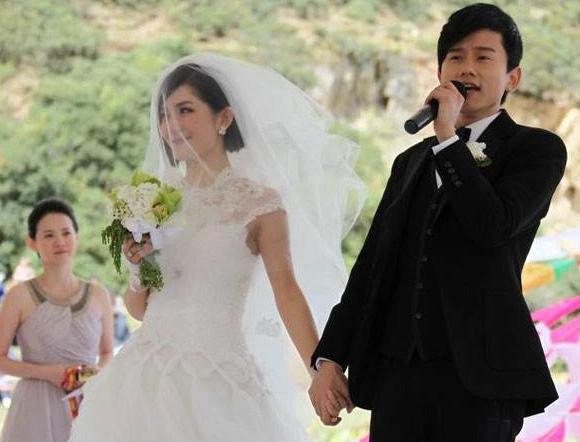 张杰谢娜微博晒幸福结婚8年恩爱如初喷子请滚远点