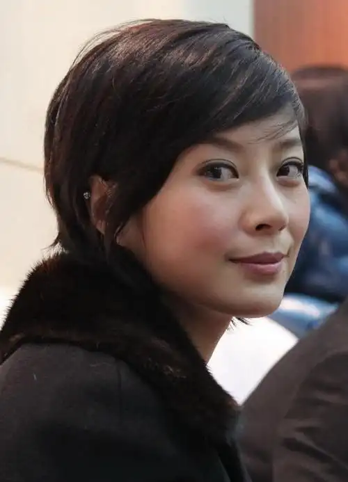 演员苏岩:嫁大12岁罗嘉良,39岁才做妈妈,结婚13年也幸福