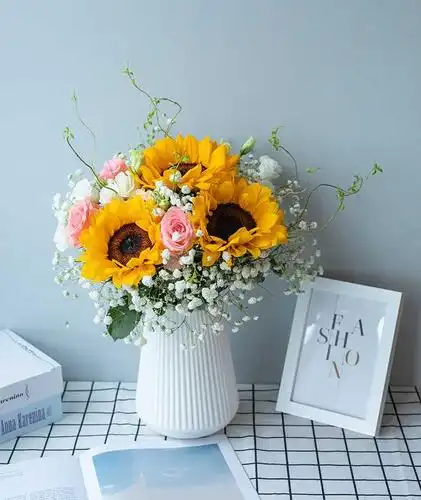 风一样的女子----向日葵3枝搭配戴安娜粉玫瑰满天星鲜花花束