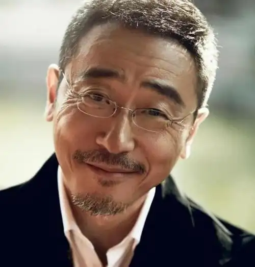 宁理:曾吃10年软饭,50岁演变态走红,成名背后最感谢3个女人