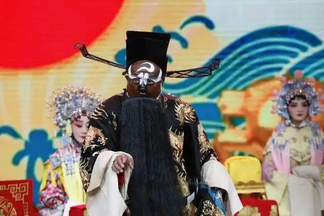 一出大戏收官之作小岳岳携众明星与您相约铡美案