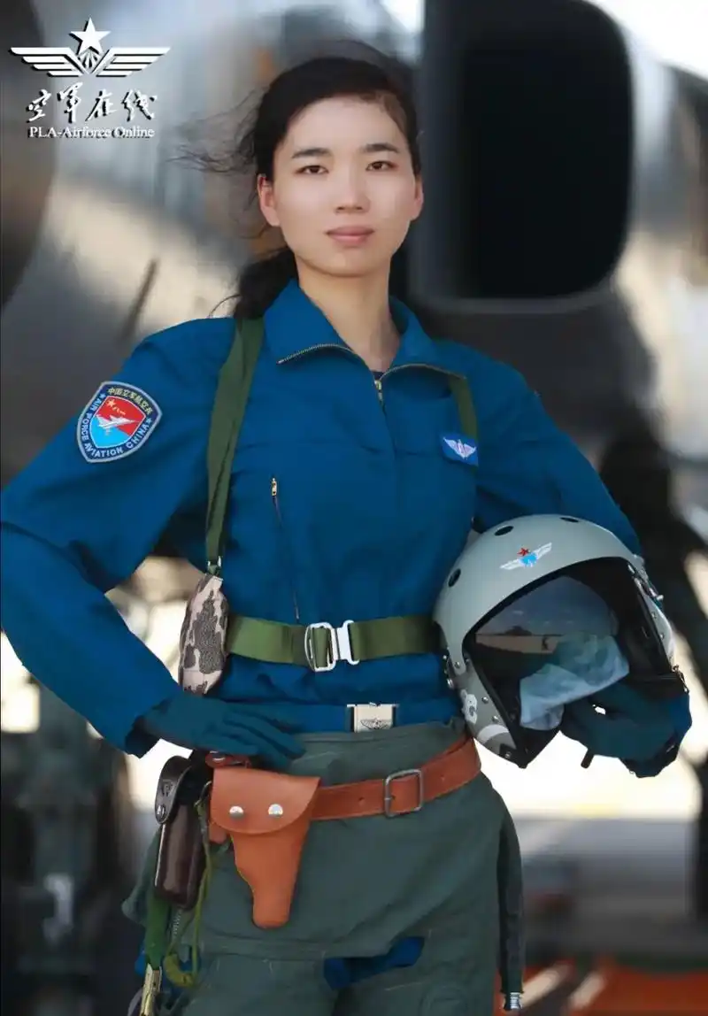 中国女空军#巾帼英雄#中国女兵巾帼不让须眉 #爱国拥军传递 - 抖音