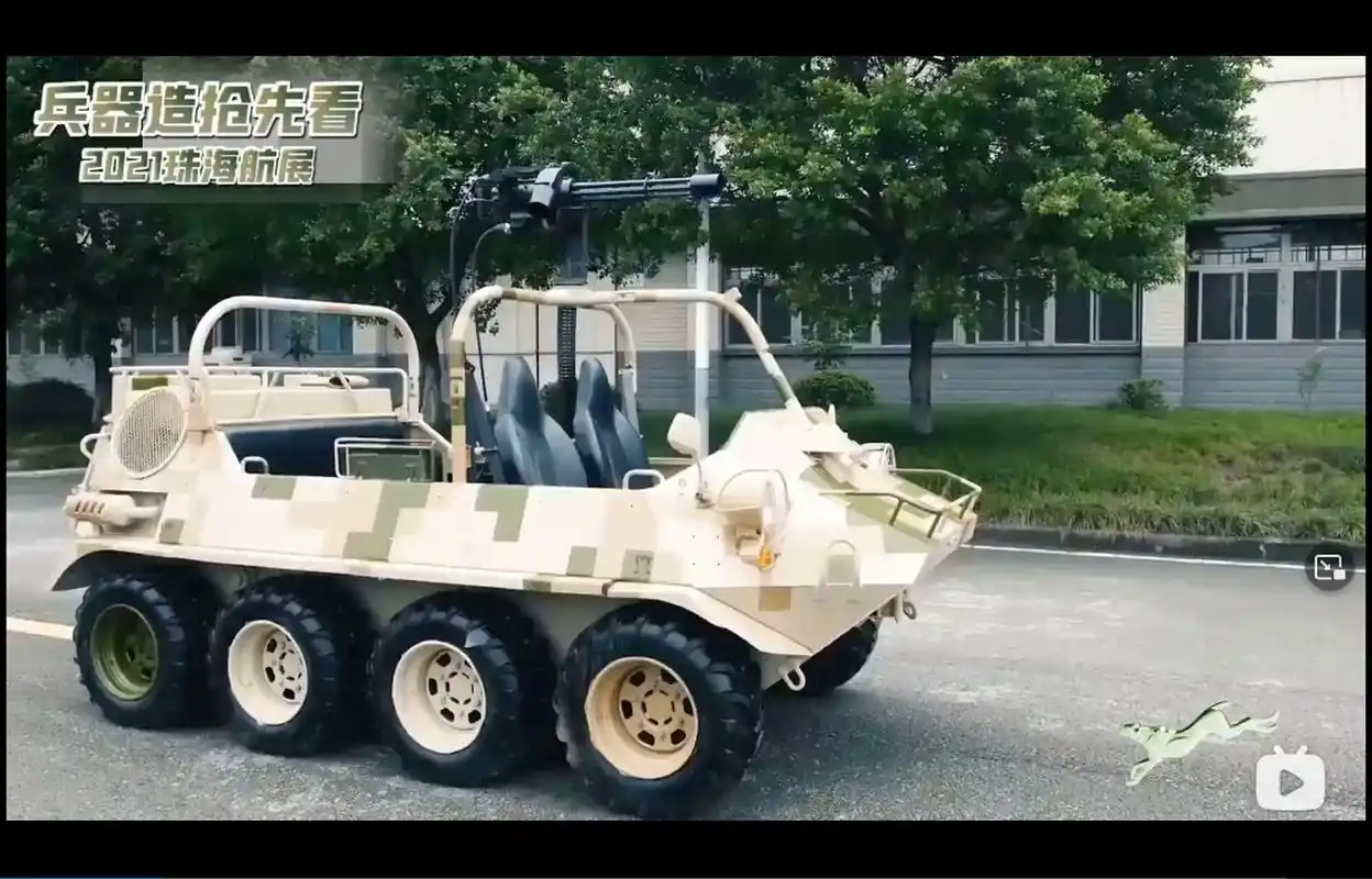 你以为的"山猫"全地形突击车,全车娇小玲珑,不到两吨的重量,即便是