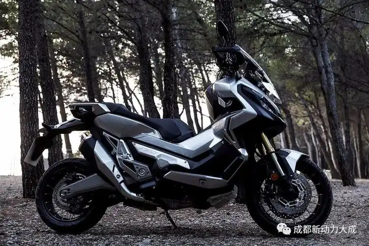 即将到货丨全球首个越野踏板2017hondaxadv750dct