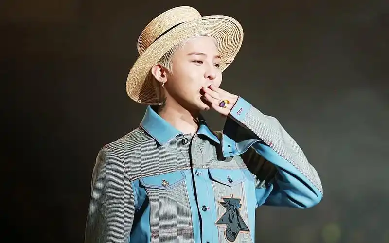 gd权志龙舞台帅气图片桌面壁纸