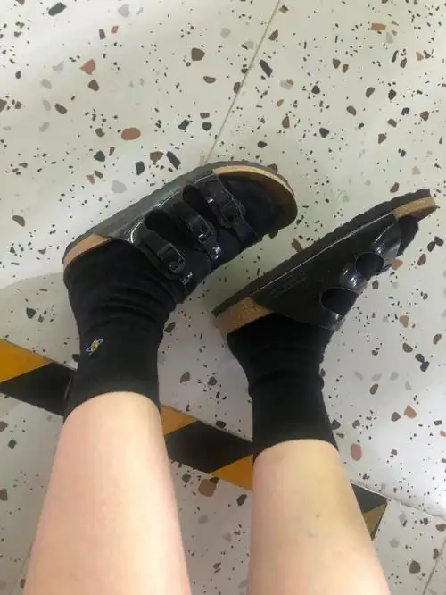 这个季节袜子配凉鞋绝了