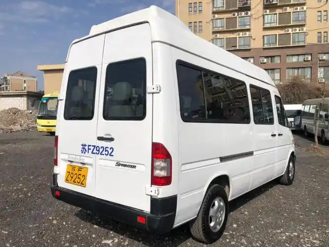 【上海】2005年6月 奔驰 凌特 2012款 2.1t佳旅 长轴加长版 手动挡