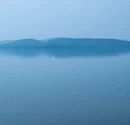 静谧的湖面