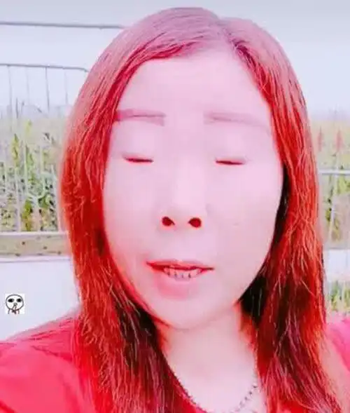 抖音"芝麻眼"小姐姐意外走红,关闭美颜瞬间,网友:"一眼"误终生