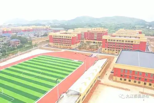 任远中学:开学第一课 乘着理想去远航