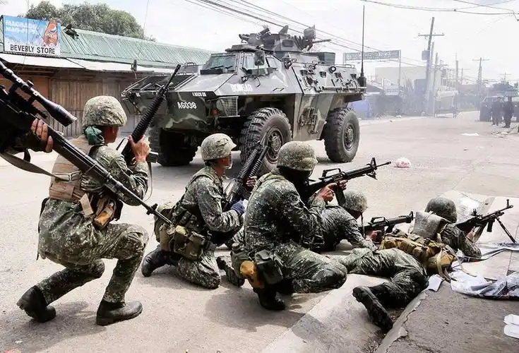 菲律宾政府军严阵以待应付内战