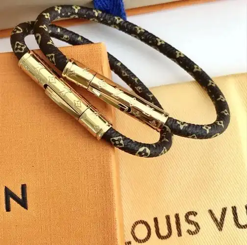 超级性价比lv路易威登手链长扣按压手镯经典老花