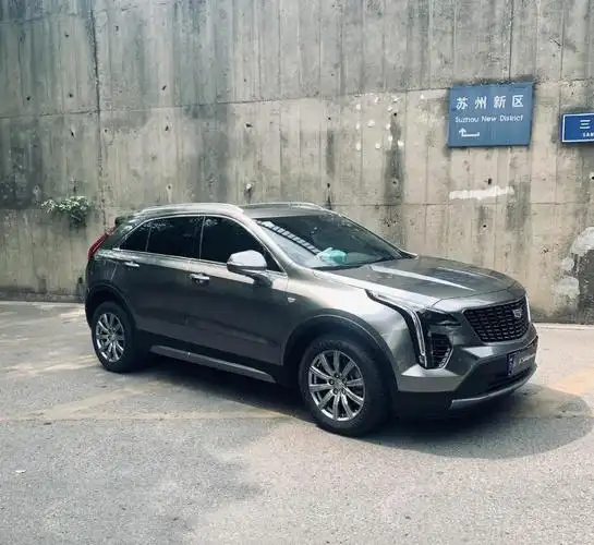 凯迪拉克xt4升级改色膜:液态金属银质感高级,高亮凸现车身棱角.