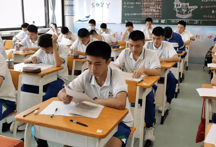 原创中小学生迎好消息上课时间发生变化早八退出历史舞台