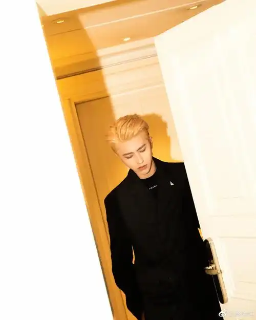 蔡徐坤 #金发 啊啊啊 谁懂这金发的含金量啊! - 抖音