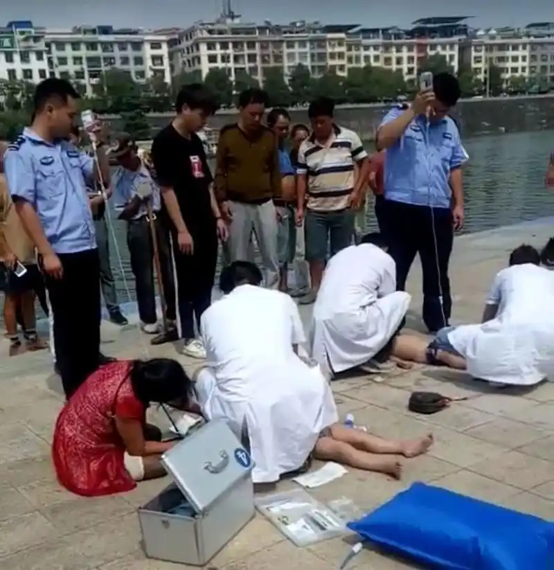 痛心隆回大桥两小孩溺水身亡