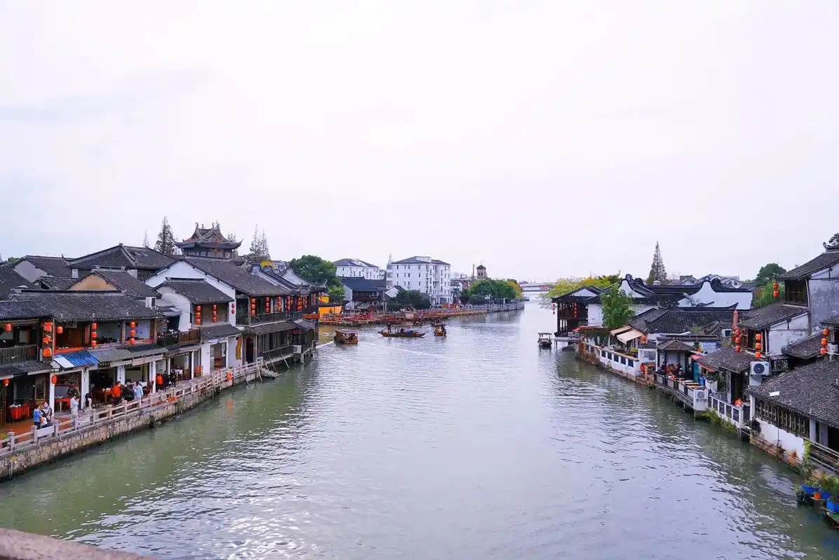 感受一下上海朱家角古镇的人文气息,可以暂时远离城 - 抖音