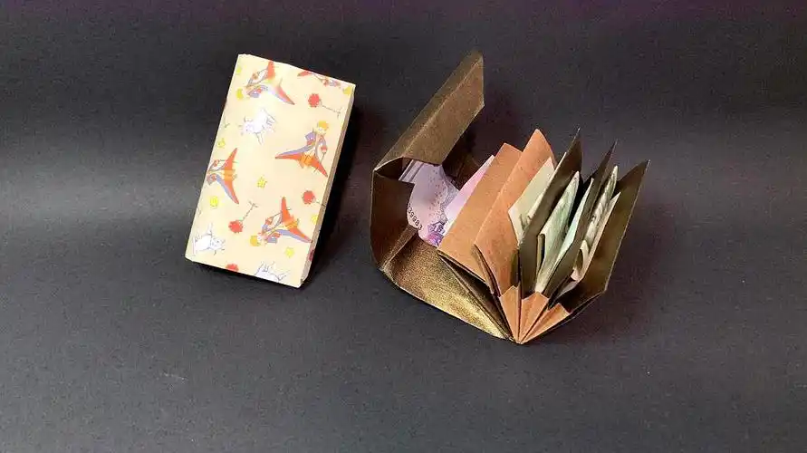 迷你可爱的小钱包,折法很简单哦 挺实用的