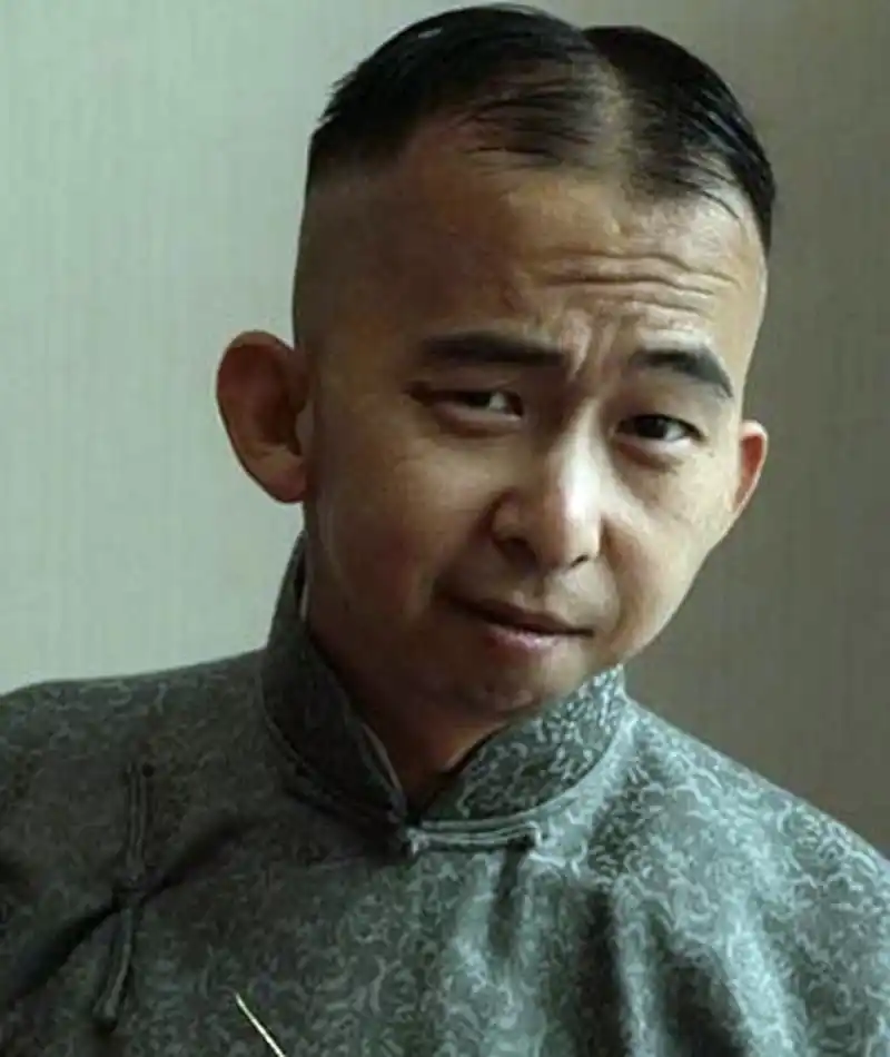 他是娱乐圈最丑的男明星,老婆却美若天仙,演技更是精湛