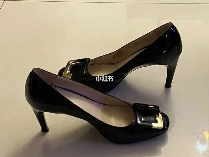 闲置出物高跟鞋