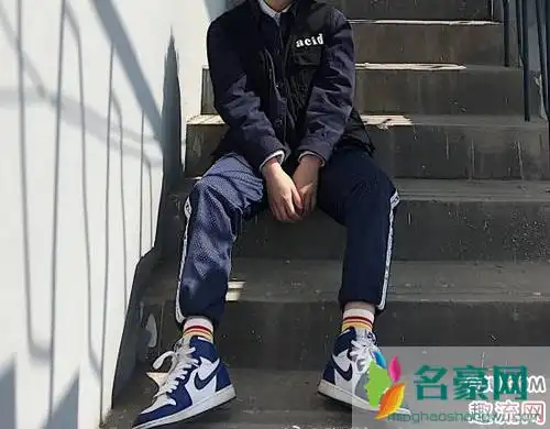 aj1小闪电搭配什么裤子-穿搭--名豪网
