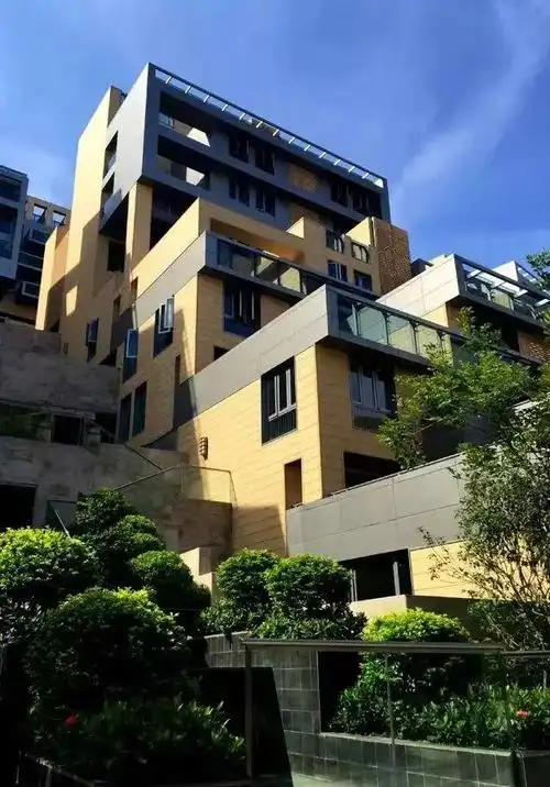 煜名下位于深圳市南山区蛇口松湖二路鲸山花园九期24号楼1a房独栋别墅