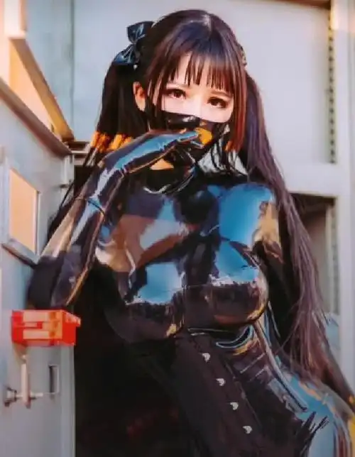 小姐姐穿胶衣玩cos扮演看到成品瞬间网友哈喇子止不住