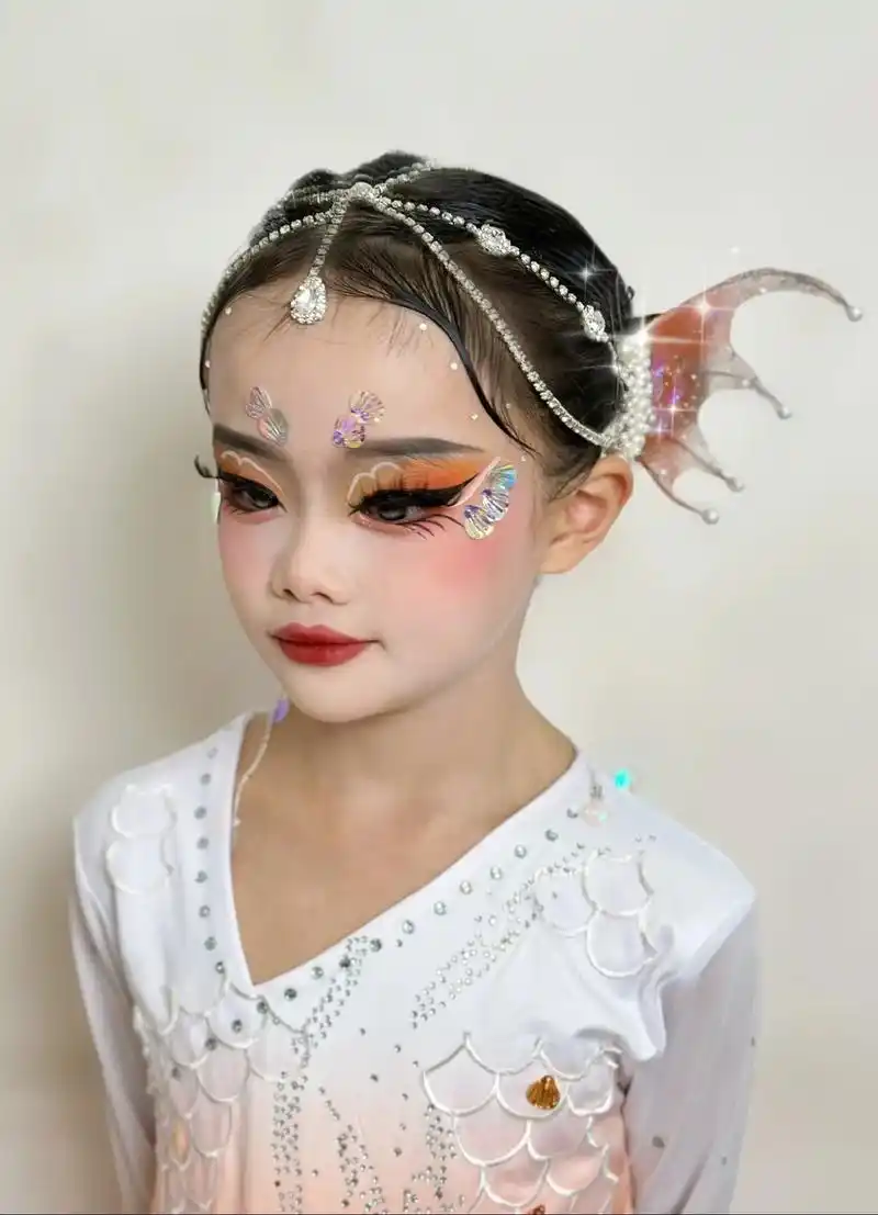 重庆团体妆舞台妆.红色系～太美啦～ #儿童舞台妆 #脸部彩绘 - 抖音