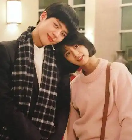 【图】朴宝剑李惠利cp互动 复古剧中甜蜜梦幻初吻引关注