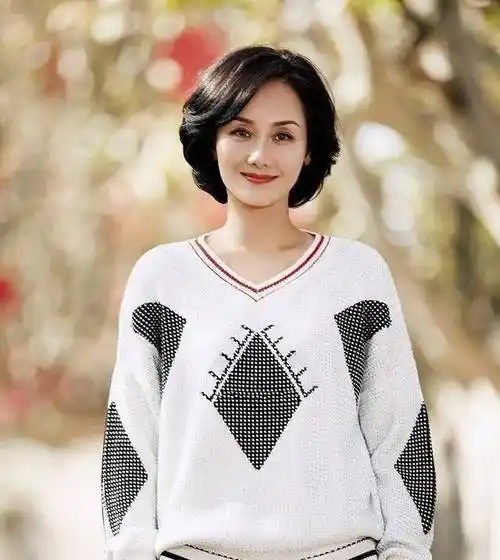 "儿子"是当红明星,女儿是奥运冠军,54岁她才是真正人生赢家_李颖_事业