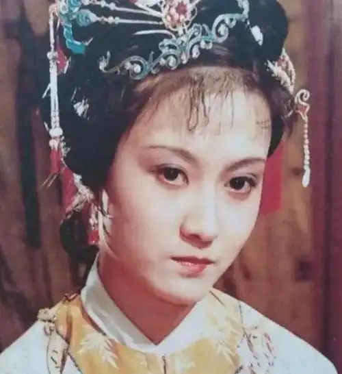 她就是"二木头"贾迎春!