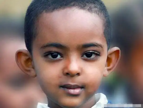 我国古代的老人通过面相来观察人到富贵贫贱命运,耳朵是人体的主要