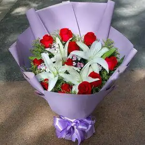 真花香水百合玫瑰花束礼盒生日礼物送女友生日礼物送长辈同城送花