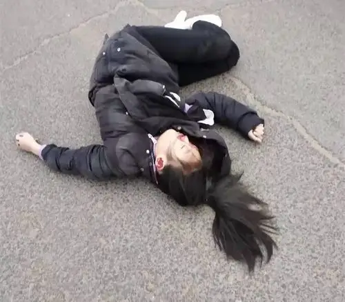 突发【寻找家属】张家口某地俩女孩被车撞伤 生命垂危【视频】