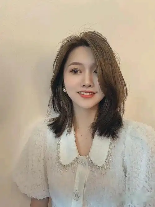 方脸的女人,可以考虑剪一个初恋头,减龄好几岁关键显脸小