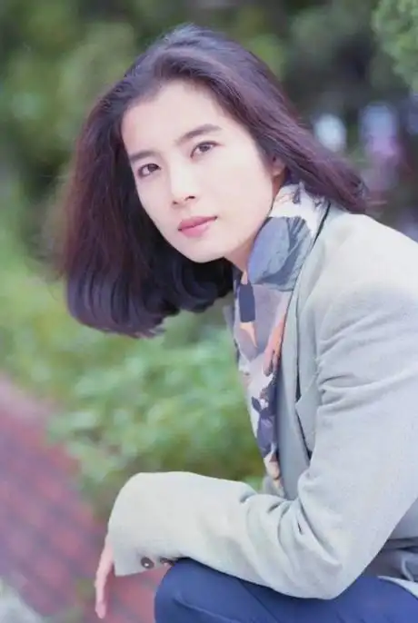 岳翎个人资料及现状简介(一夜爆红消失&7年后重回巅峰)-云泽屋