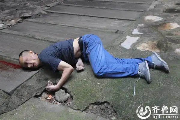 济南一男子坠桥身亡 身穿黑衣蓝裤民警急寻知情者