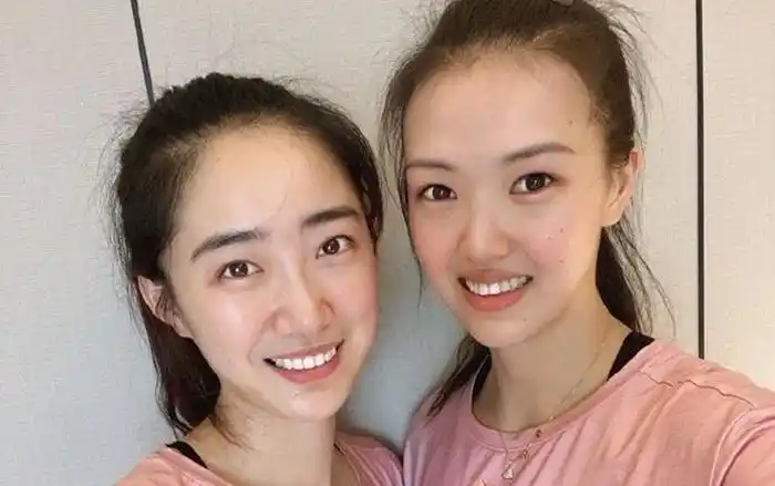 姐妹情深张常宁与龚翔宇互助完成体测笑容甜美明艳动人