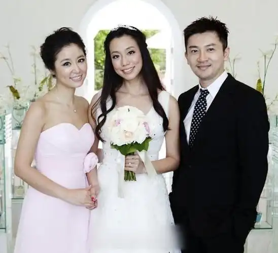 吴辰君在日本冲绳低调举行婚礼